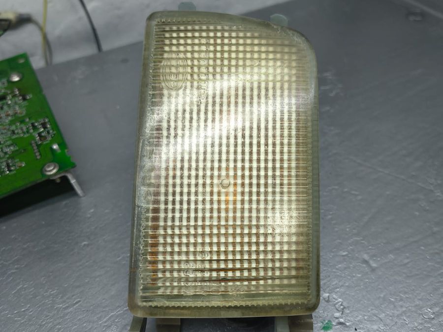 Calavera usada con lente texturizado, pieza de iluminación de auto
